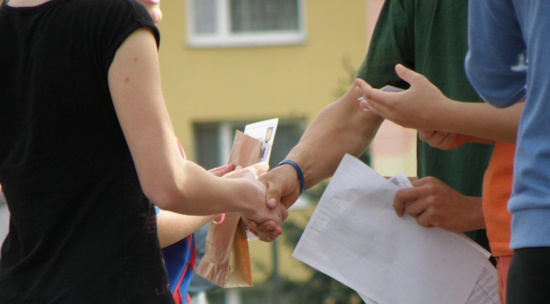 ebook refunds shake hands
